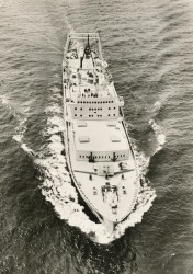 08aPVB B 247 Transport- und Verarbeitungsschiff Junge Garde