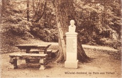 COM     9 Weimar Wieland-Denkmal im Park von Tiefurt a -hs