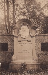 COM    39 Weimar Grabdenkmal der Frau von Stein