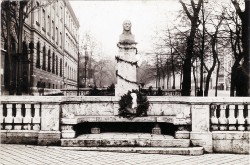 KHW oN Weimar Falk-Denkmal -hs