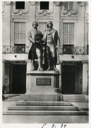 LHW oN Weimar Goethe- und Schillerdenkmal