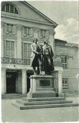 XXX oN Weimar Goethe-Schiller-Denkmal