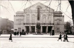 XXX oN Weimar Nationaltheater