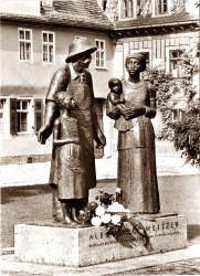 01bBHRn 01-09-31-029 Weimar Schweitzer-Denkmal