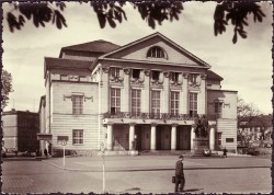 HEW oN Weimar Nationaltheater