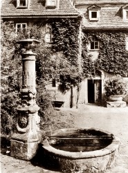 HSL oN Weimar Brunnen Haus der Frau von Stein